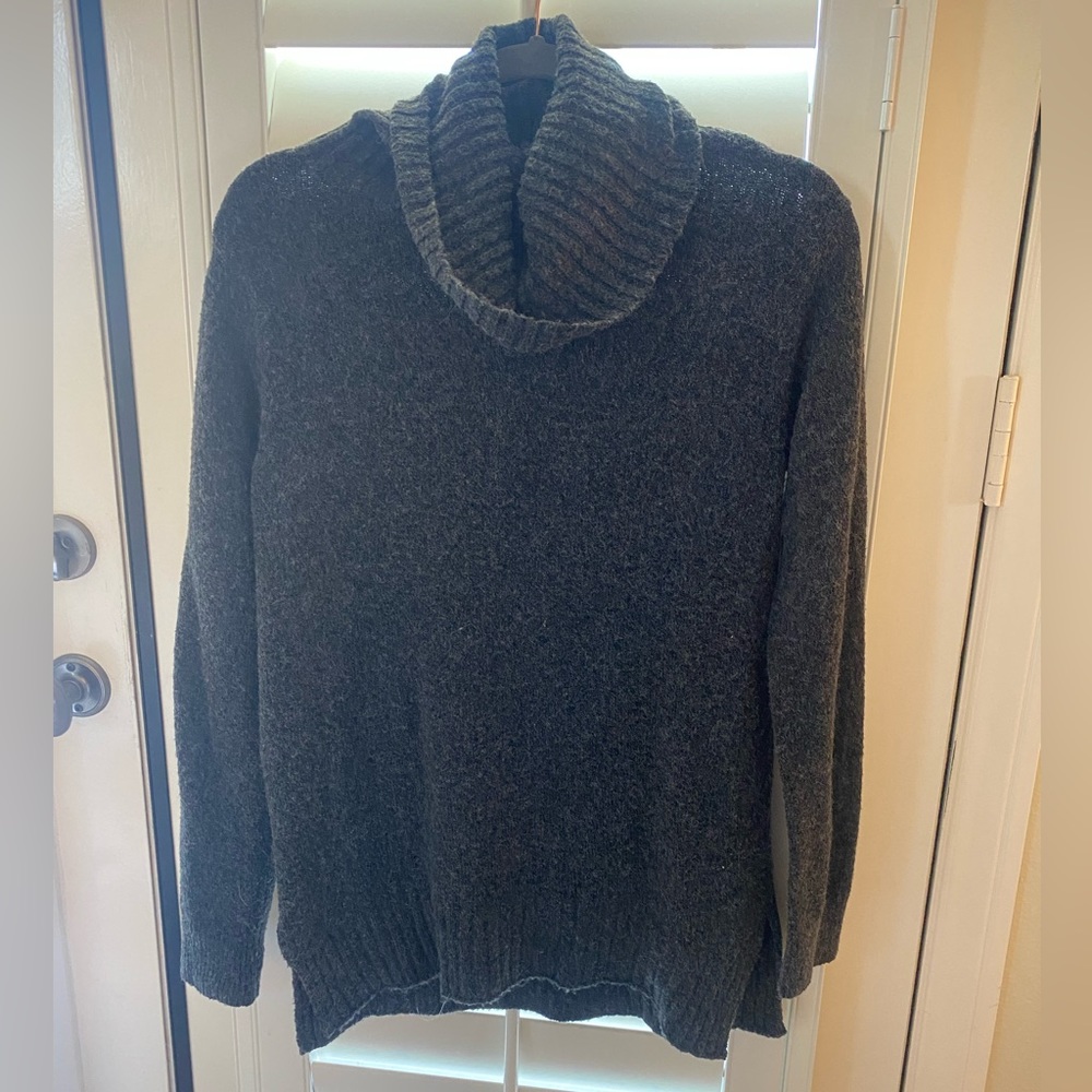 Long sleeve grey turtle neck